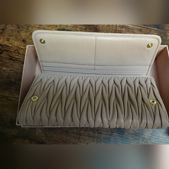 Miu Miu Wallet Nude - Picture 5 of 9